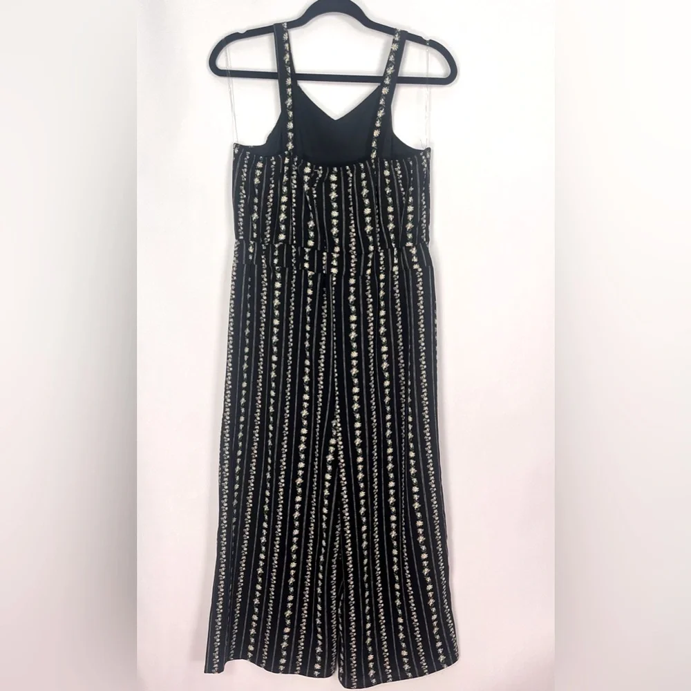 Knitworks neck sleeveless